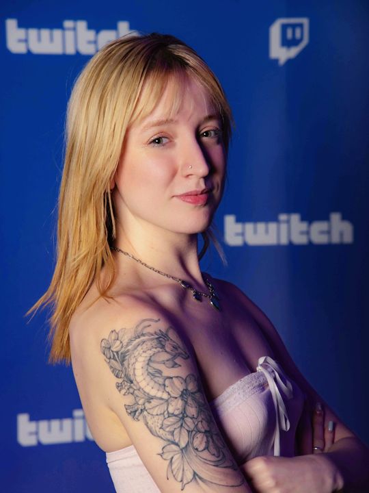 Retrato da Steph no painel da Twitch na Gamescom